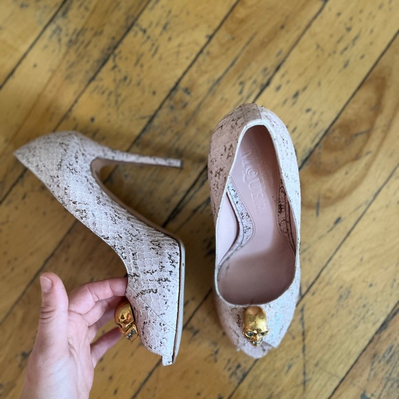 Alexander McQueen blush pink snakeskin Stiletto with skull Swarovski detail - Picture 4 of 7